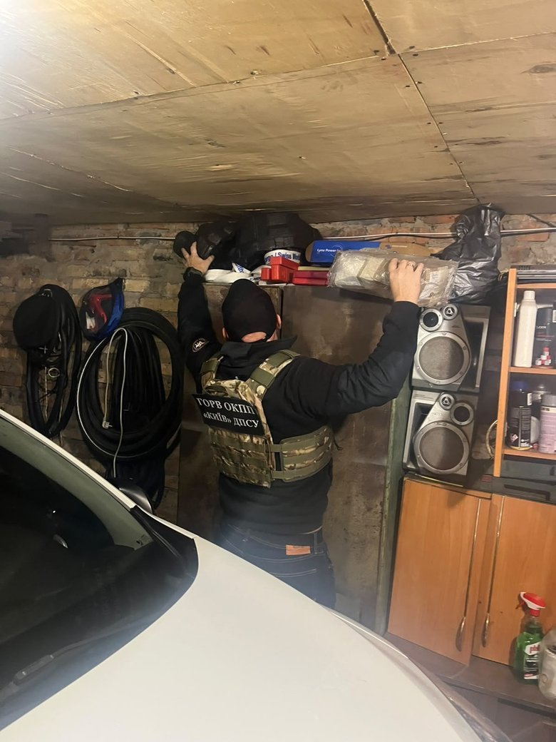 Border guards have uncovered a scheme involving the illegal import and sale of cars