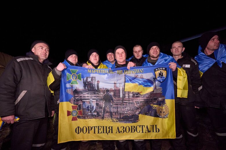 Захисники Маріуполя повернулися з полону