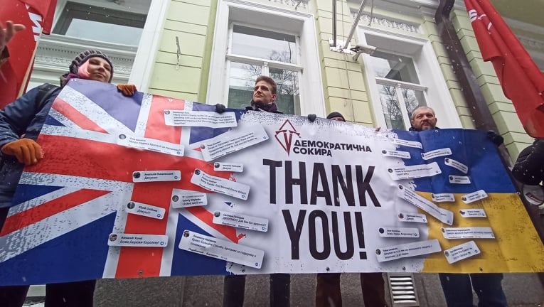 Ми не забудемо: українці прийшли під посольство Великої Британії в Києві подякувати за зброю 08