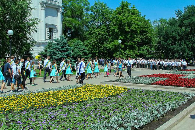 школа парад выпуск