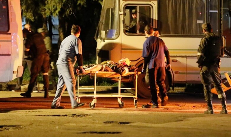 Buses with Ukrainian servicemen left Azovstal - Reuters 03