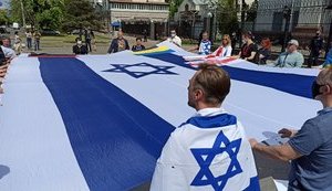 Глава МИД Израиля призвал РФ извиниться за антисемитские выпады Лаврова. В МИД РФ заявили, что правительство Израиля поддерживает "неонацистский режим в Киеве"