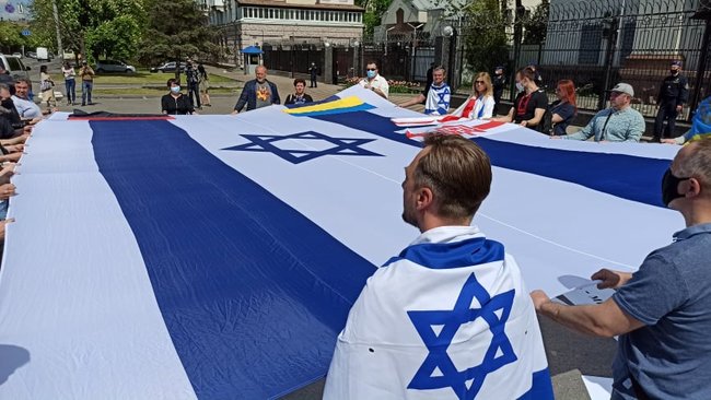 Россия = Хамас: под посольством РФ в Киеве состоялся митинг солидарности с Израилем 15