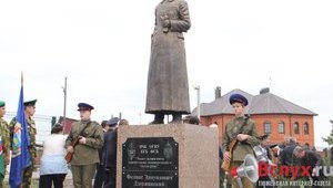 В России восстанавливают памятники Дзержинскому: "Он в двадцатые годы поднял промышленность". ФОТОрепортаж