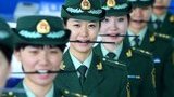 Сотрудников таможни необычным способом обучают улыбаться. ФОТО