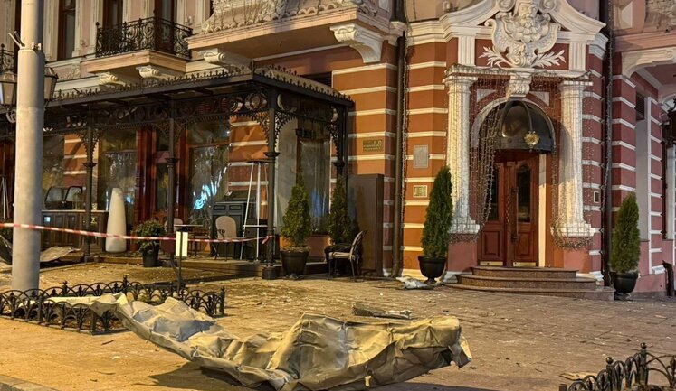 Среди людей, находившихся в эпицентре ракетного удара РФ по Одессе, есть норвежские дипломаты. ФОТОРЕПОРТАЖ