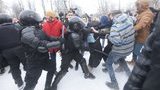 Протестующему в Москве разбили голову, к другому ОМОН применил электрошокер, он потерял сознание. Задержаны более 2 700 человек. ВИДЕО
