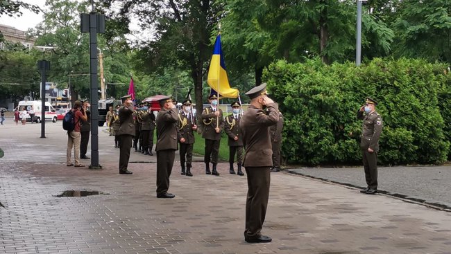 С погибшим в зоне ООС военным медиком Юрием Письменным простились в Днепре 09
