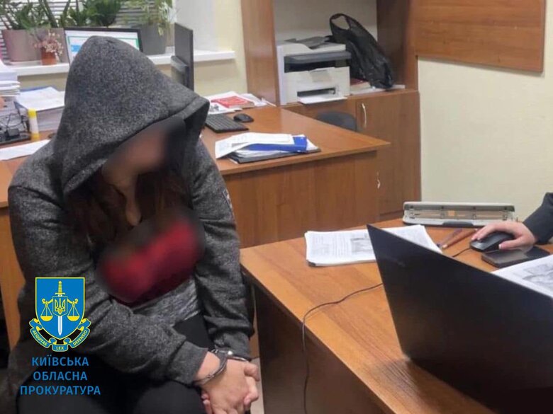 Подружжя засудили до 15 років тюрми за розбещення та зґвалтування доньок