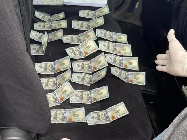 Прокурор задержан во Львове на взятке 2 тыс. долл. за закрытие дела, - Офис генпрокурора 03
