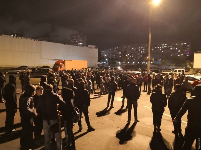 В 25-этажном жилом доме в Одессе произошел пожар: жильцов эвакуировали 04 В 25-этажном жилом доме в Одессе произошел пожар: жильцов эвакуировали 04