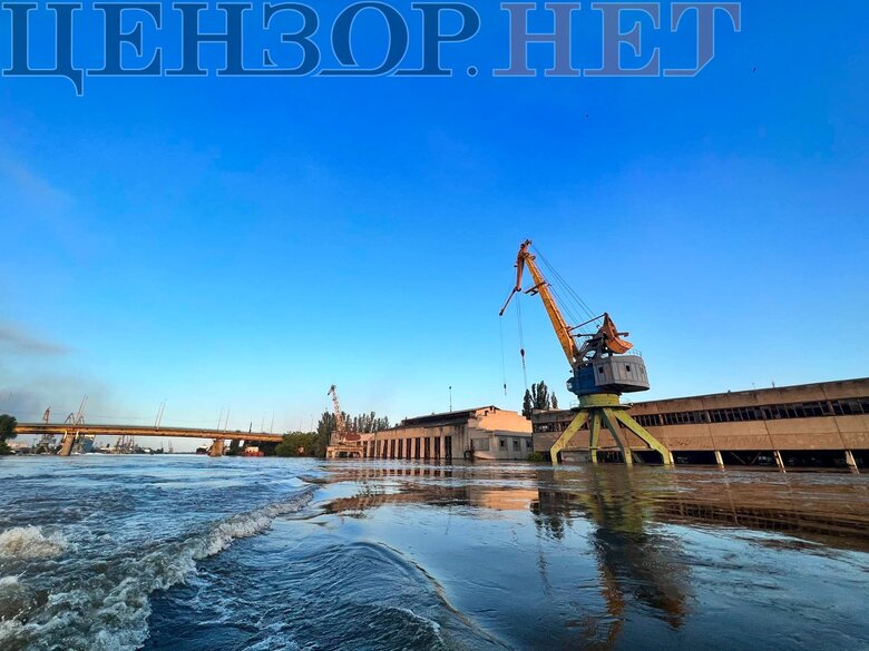 Поки не зійшла вода. Як виживають люди у затопленій частині Херсону 09
