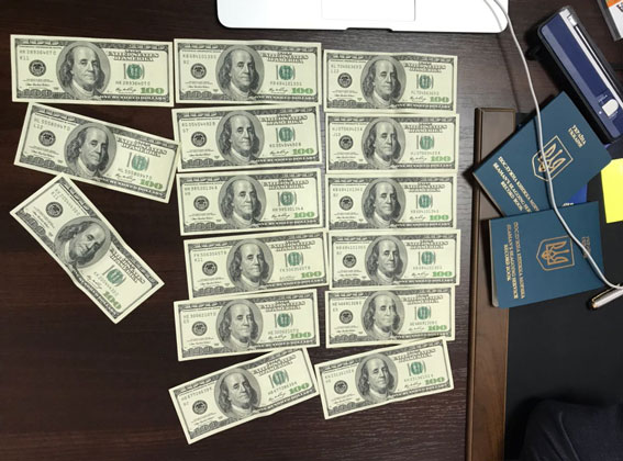 Директора крюінгового агентства, який вимагав 8 тис. дол. хабара, затримано в Одесі, - Нацполіція 02