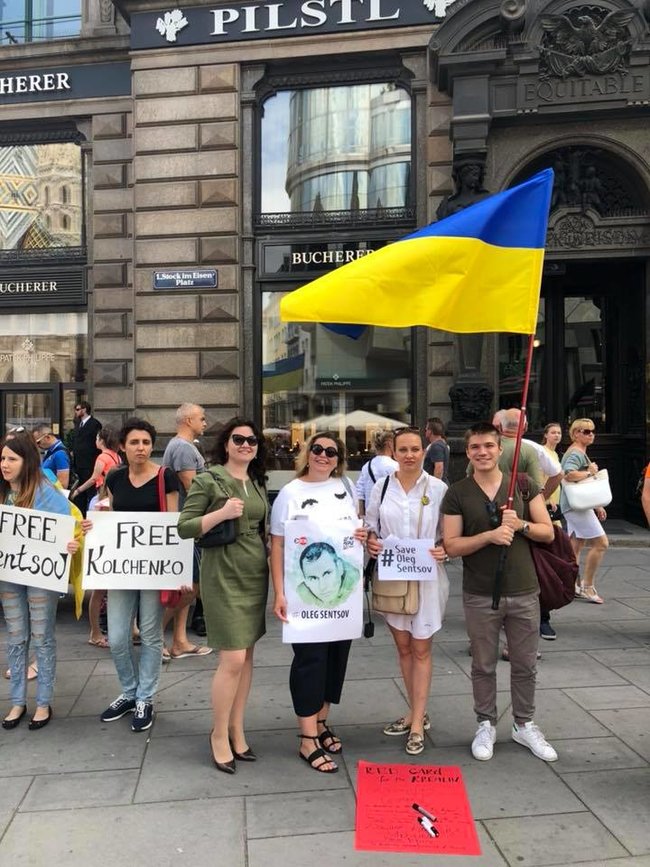 Учасники акції #SaveOlegSentsov у Відні просять уряди Австрії, України та G7 ініціювати обговорення звільнення політвязнів РФ на 44-му саміті 03