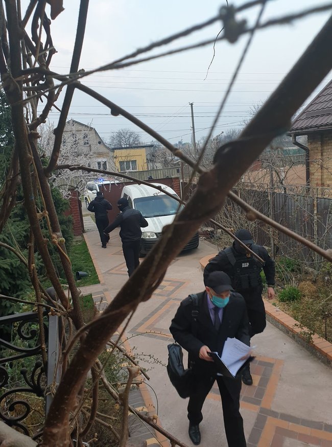 ДБР приїхало з обшуком у будинок екснардепки Чорновол 01