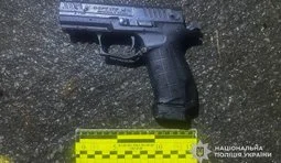 Пьяный мужчина с более чем 2 промилле алкоголя устроил стрельбу возле школы в Тернополе: ранен 15-летний подросток. ФОТО