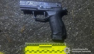 П’яний чоловік із понад 2 проміле алкоголю влаштував стрілянину біля школи в Тернополі: поранено 15-річного хлопця. ФОТО