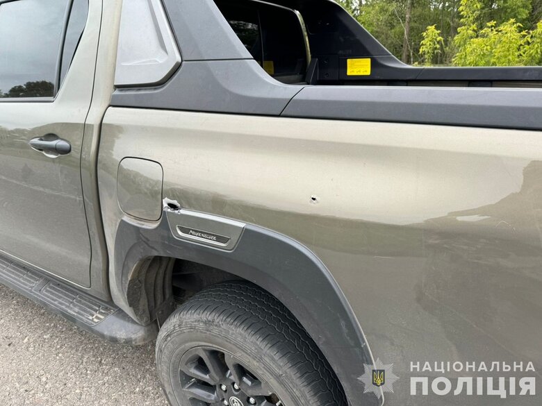 Авто поліції обстріляли у Вовчанську