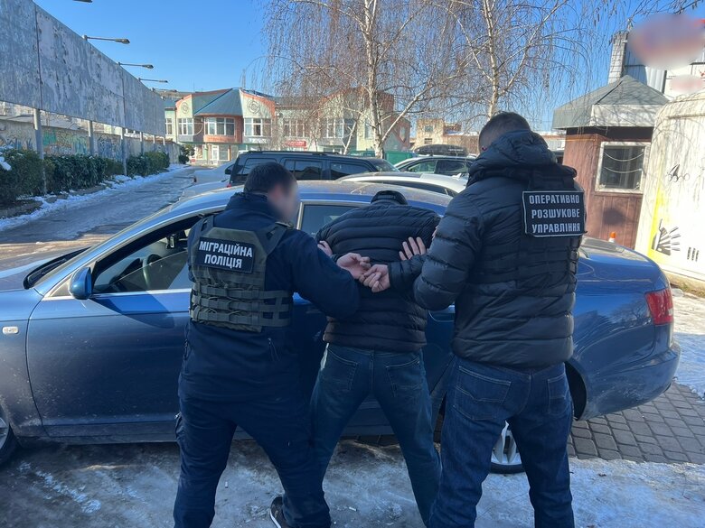Группу из 10 уклонистов задержали на Закарпатье, - Госпогранслужба 03