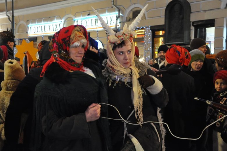 На Контрактовій площі в Києві відсвяткували Щедрий вечір з Козою і Маланкою 07