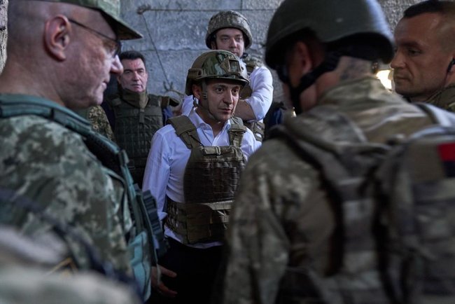 Зеленский побывал на передовой 04