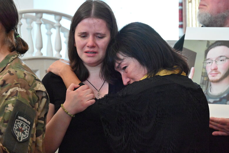 Зі скрипалем та воїном Давидом Якушиним, який загинув у бою з окупантами, попрощалися в Києві 25