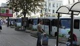Под Печерским судом 100 сторонников Тимошенко стерегут 8 автобусов бойцов. ФОТОрепортаж