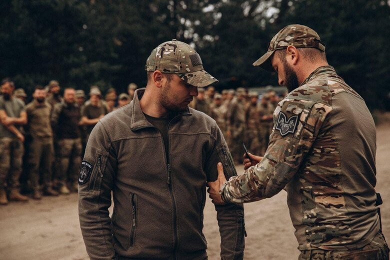Командир 1-го батальйону 67-ої бригади Юрій Капустяк, позивний Капуста: З 1 липня наш підрозділ носитиме ім’я Героя України Дмитра Коцюбайла, друга Да Вінчі 09