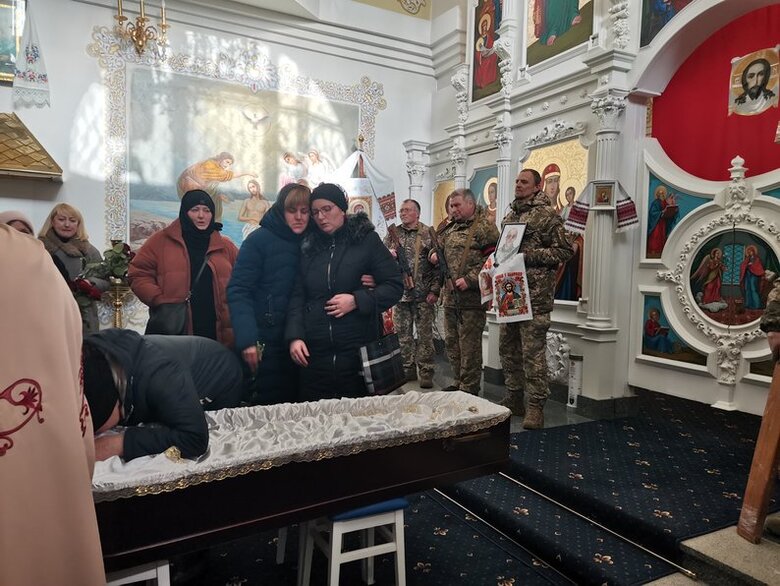 Вбивство військового ТЦК на заправці. В Диканьці попрощалися з Олександром Сикальчуком