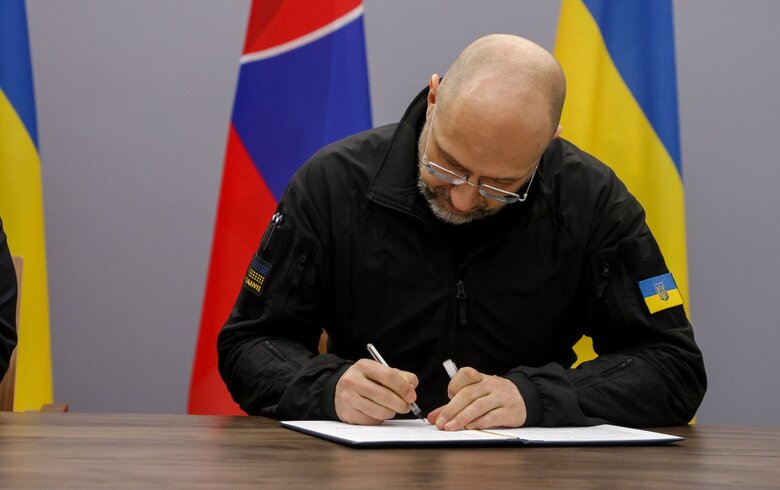 Прем'єр-міністри Роберт Фіцо та Денис Шмигаль підписали заяву про відносини Словаччини та України