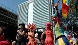 Гей-парады в мире: радужный карнавал в Гаване, марш которого никто не увидел в Москве и нападение скинхедов в Словакии. ФОТОрепортаж.
