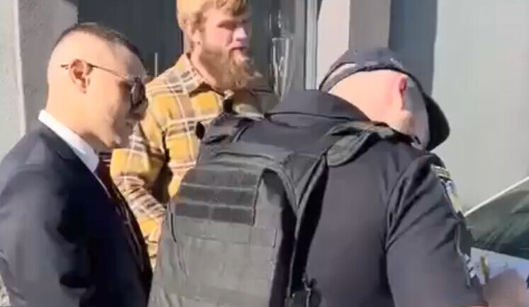 "Слуги народу" Дмитрук та Куницький побили хлопця в центрі Києва, - соцмережі. ВIДЕО