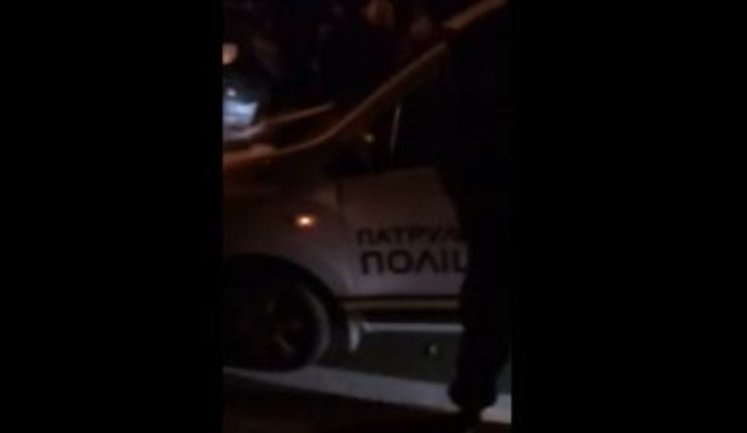 В результате стычки с полицией на месте скандального строительства АЗС в Киеве задержаны три активиста. ВИДЕО