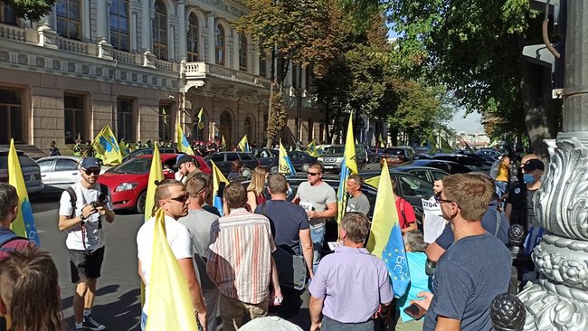 Євробляхери приїхали під Раду вимагати доступного розмитнення автомобілів 10