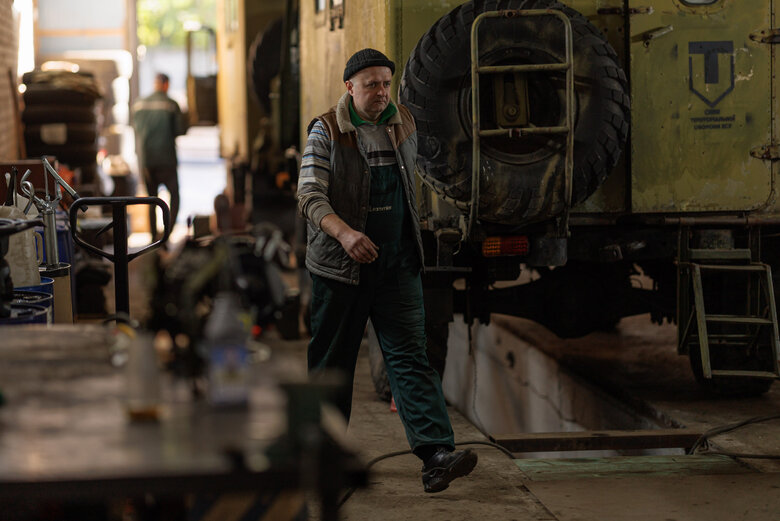 Тачки на ТРОкачку: в Украине запустили проект по ремонту грузовиков для фронта 03 Тачки на ТРОкачку: в Украине запустили проект по ремонту грузовиков для фронта 03