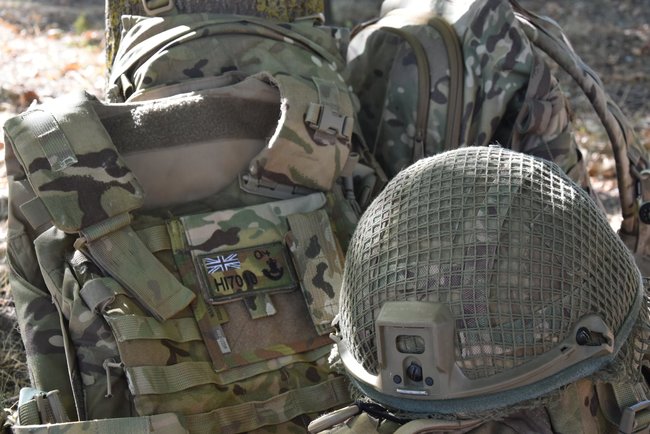 Британські інструктори тренують бійців 28 ОМБр 01