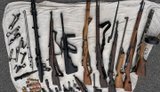 ДБР затримало торговців зброєю, серед яких був працівник колонії
