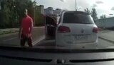 Столичная полиция разыскивает Романа Романюту, который в ходе конфликта на дороге напал на людей и повредил автомобиль, - Антон Геращенко. ВИДЕО+ФОТО