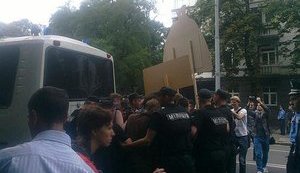 Милиция задержала участников митинга "Остановим клерикализацию" возле "Мистецького Арсенала". ФОТОрепортаж