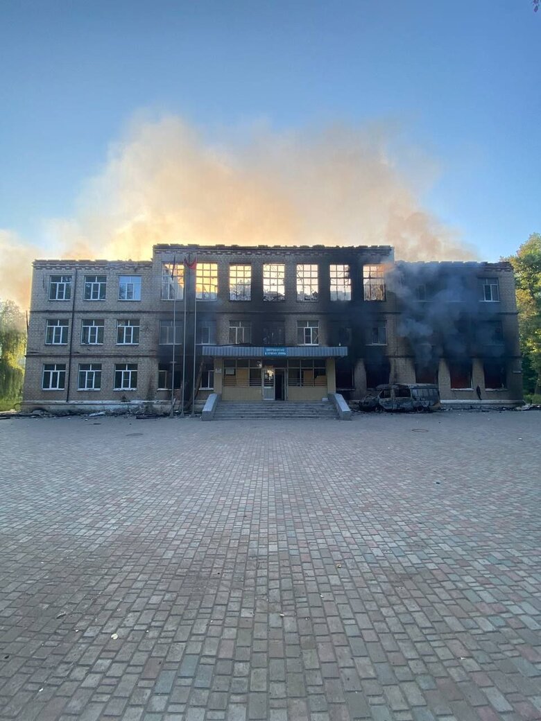 Россияне обстреляли из РСЗО Град школу в Авдеевке, - глава ОВА Кириленко 02