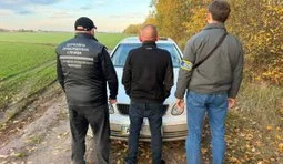 За $15 000 виготовляв фальшиві документи: на Волині викрили організатора схеми втечі за кордон. ФОТОрепортаж