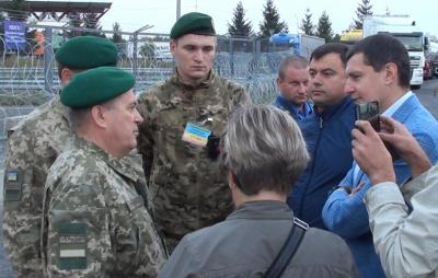 Группа нардепов прибыла на ПП Краковец, - Госпогранслужба 01