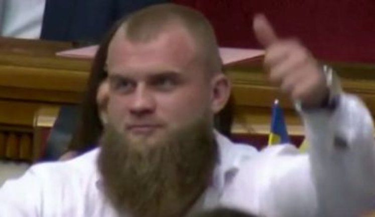 "Вліз у кадр, повністю закривши колегу, яка виступала... Слуги - вони такі", - нардепки Сюмар і Геращенко обурилися "політичним хамством" депутата зі "СН" Дмитрука. ВIДЕО