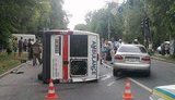 В Запорожье в ДТП перевернулась "скорая". ФОТОрепортаж