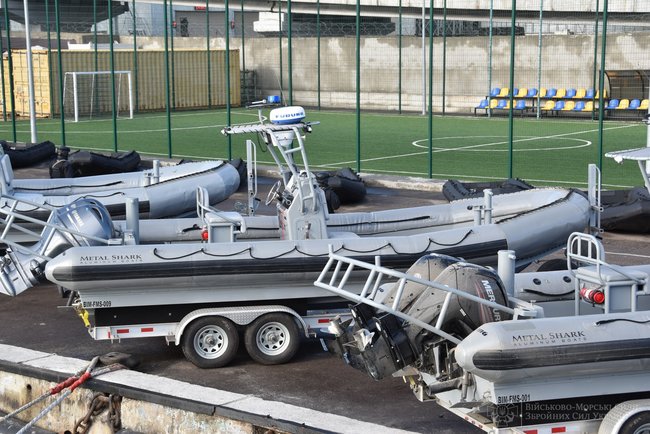 США передали ВМС України 10 швидкісних катерів Willard і 70 надувних човнів Zodiac 06