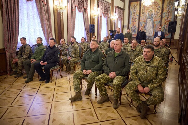 Зеленський вручив нагороди воїнам тероборони 09