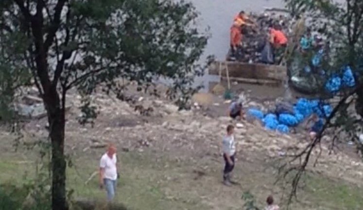 Из Ольшанского водохранилища выловили около 1,5 тыс. мешков пластикового мусора, - Москаль. ФОТОрепортаж