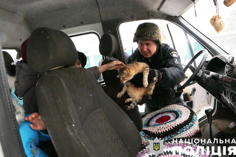 Родину із шістьма дітьми евакуйовано з обстрілюваного прикордонного села на Чернігівщині 02