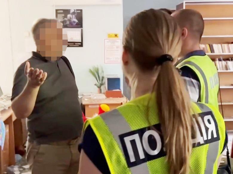 Загибель людей біля укриття у Києві: затримано трьох посадовців райдержадміністрації та охоронця медзакладу 02