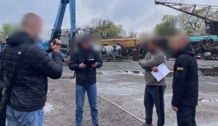 Восемь фиктивных работников и почти 1,4 млн грн убытков: на Прикарпатье разоблачили новых участников схемы в "Укрзализныце". ФОТО